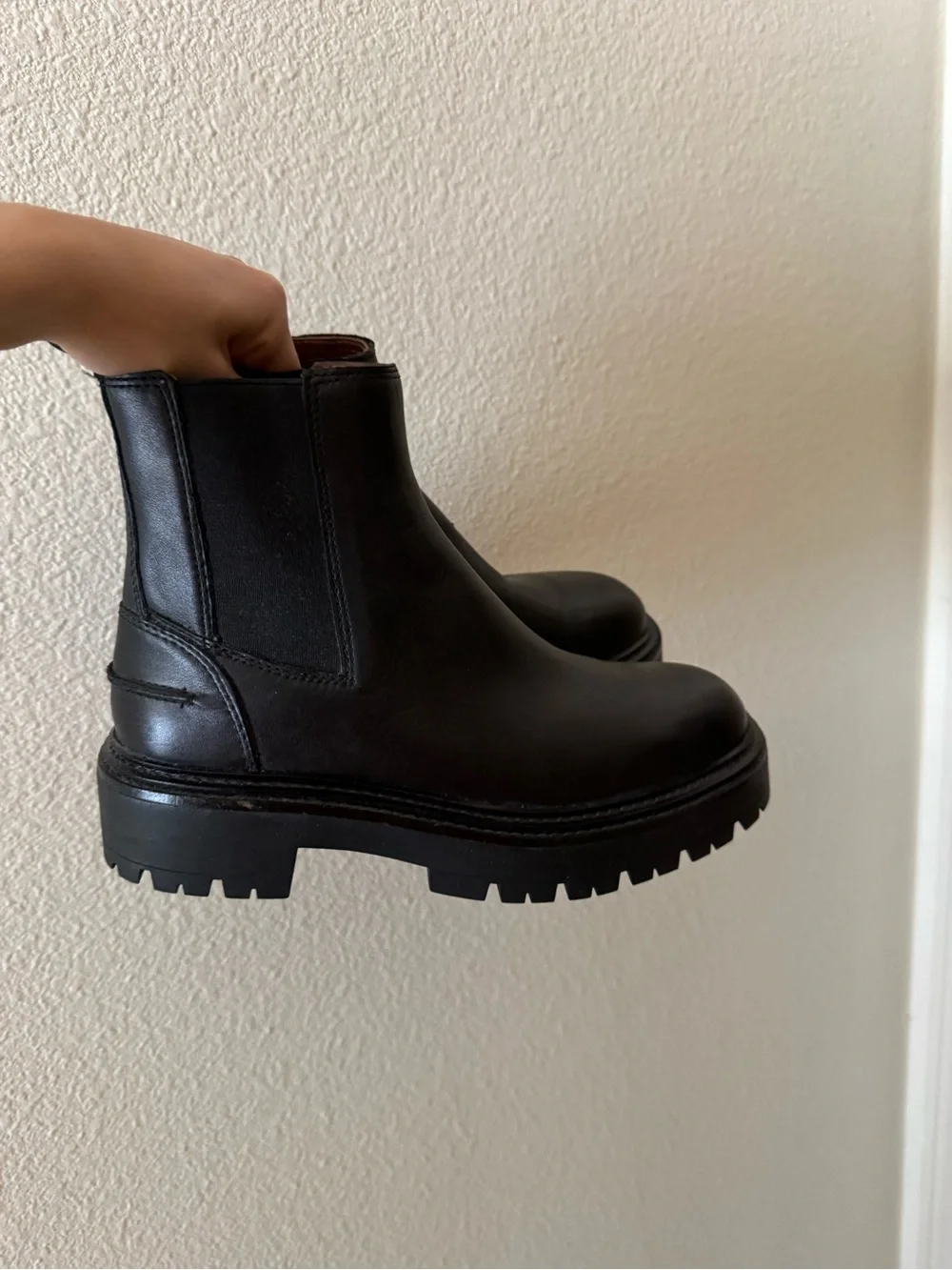 Zara Black Leather Chelsea Boots